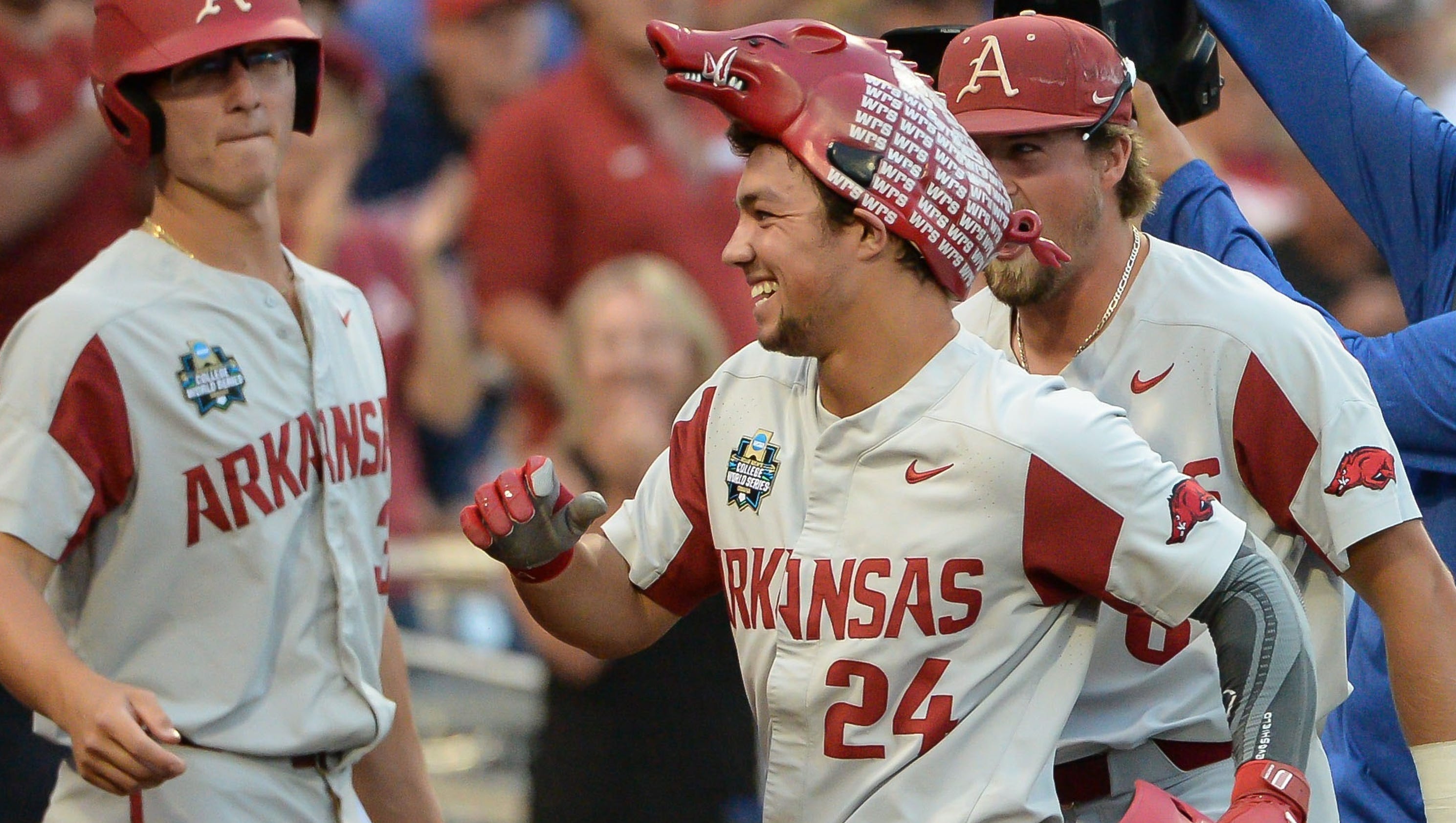 College World Series: Arkansas eliminates Florida, reaches ...