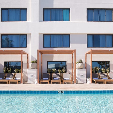 Hilton Santa Monica Hotel & Suites boasts an eleva
