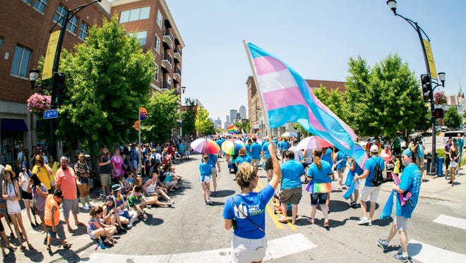 Der Stadtteil Des Moines im East Village war voller Menschen, die bei der Pride Parade 2017 ihre Unterstützung für Pride zeigten.