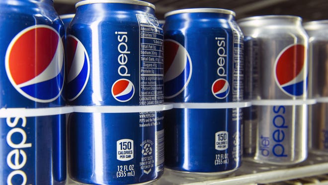Cans of Pepsi and Diet Pepsi soda.
