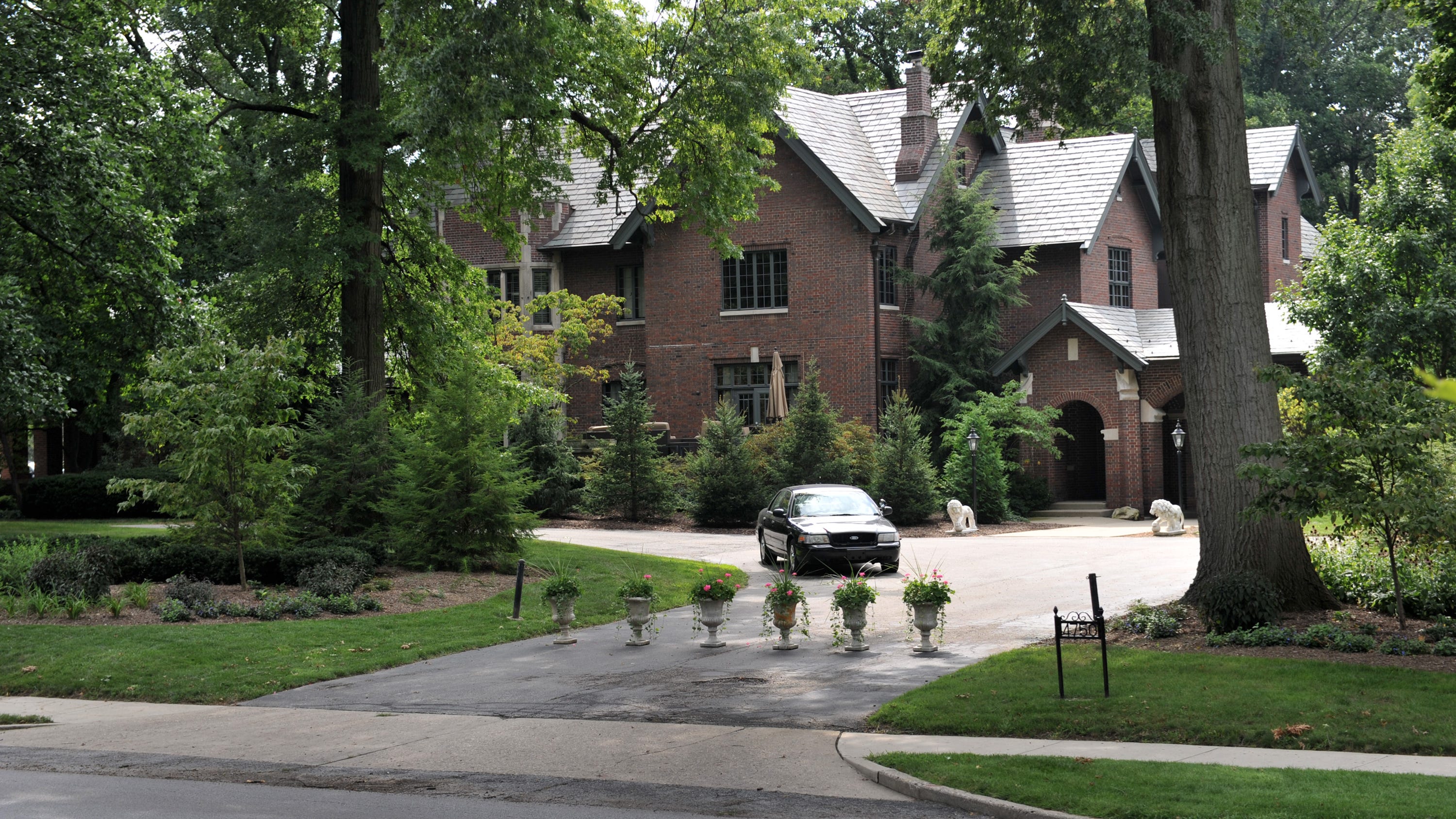 Indiana governor's mansion to add security gates