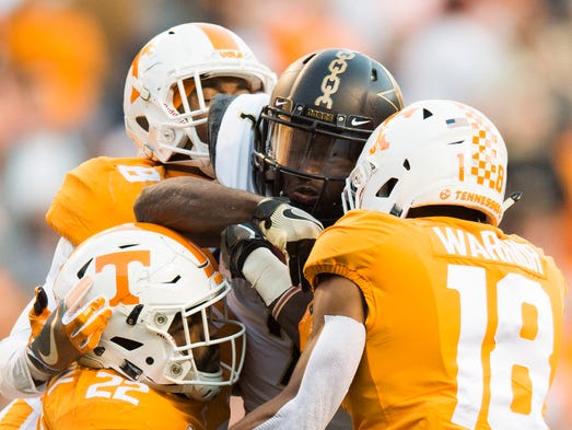 Tennessee defensive back Justin Martin (8) Tennessee