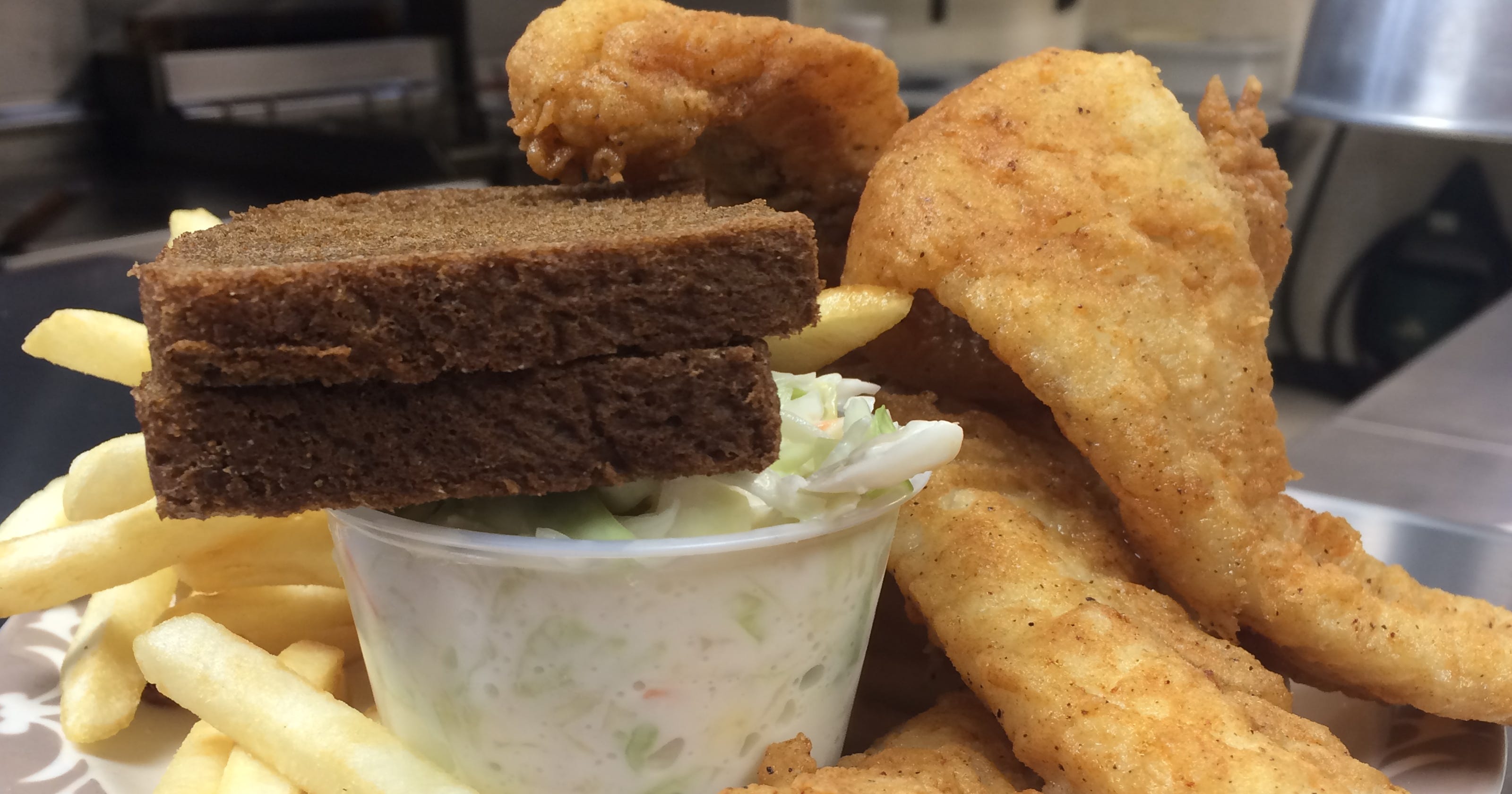 friday-fish-fry-in-wisconsin-restaurant-owners-weigh-in-on-best-fish