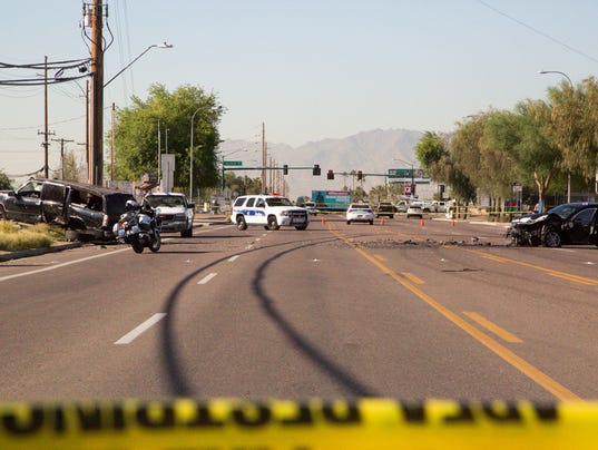 1 killed in car crash during morning commute in Phoenix