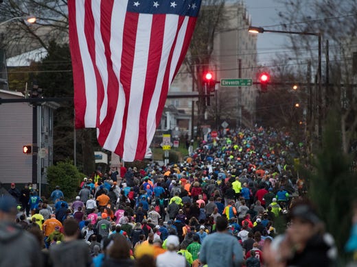 Runners head west on Clinch Ave. at the start of the