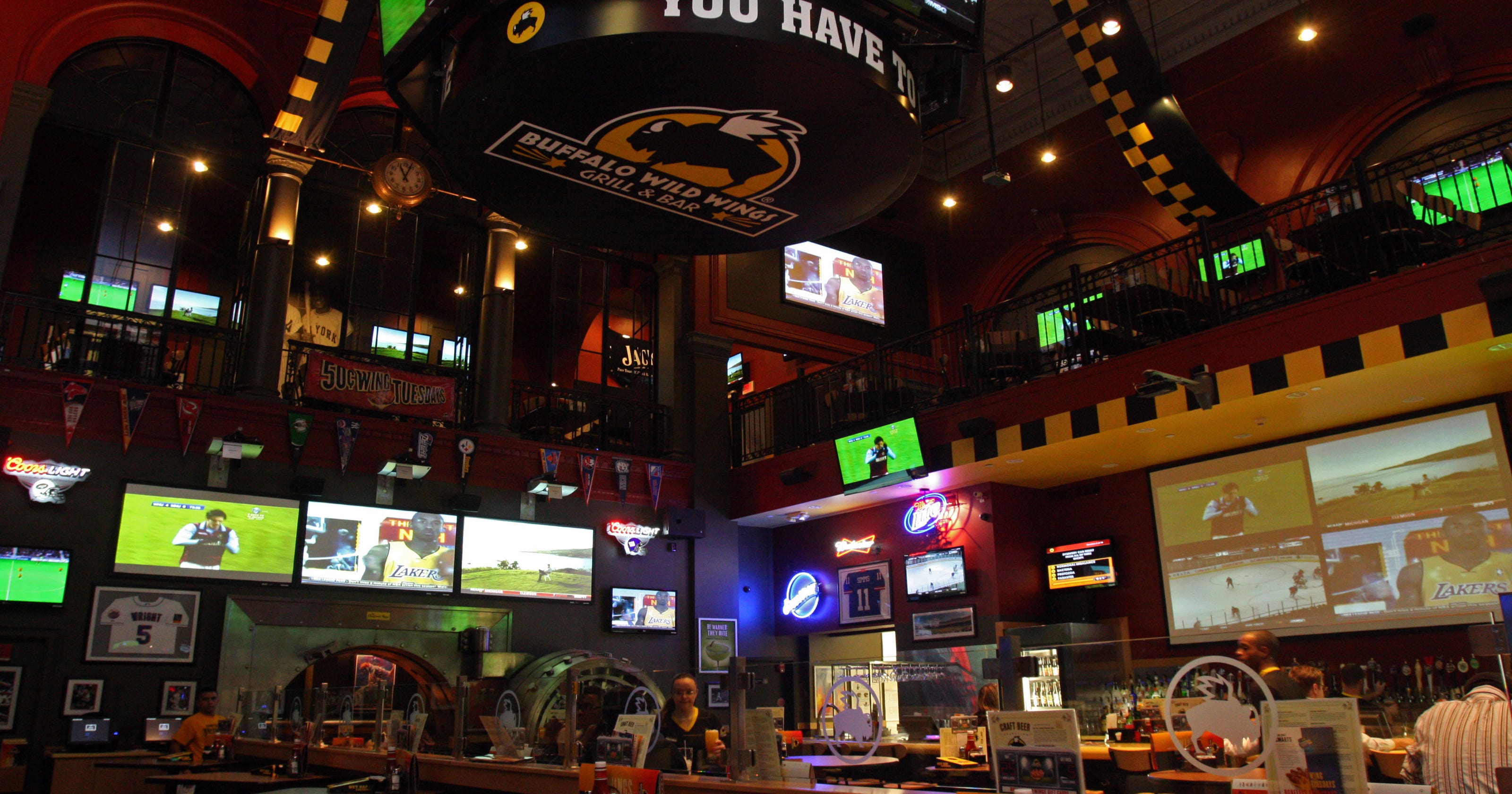 Super Bowl bar deals