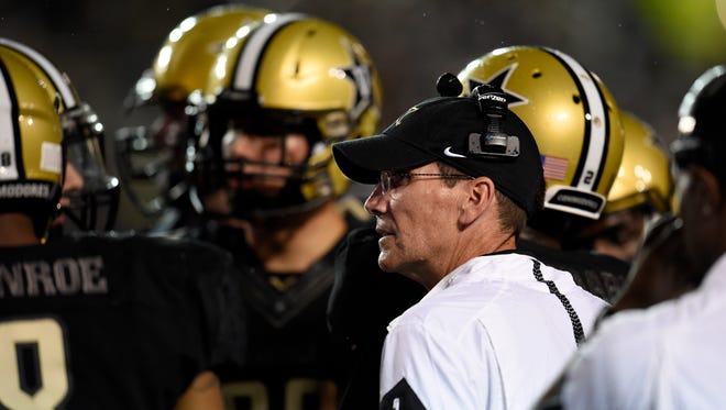 Vanderbilt offensive coordinator Andy Ludwig coaches during a win over Missouri in 2015.