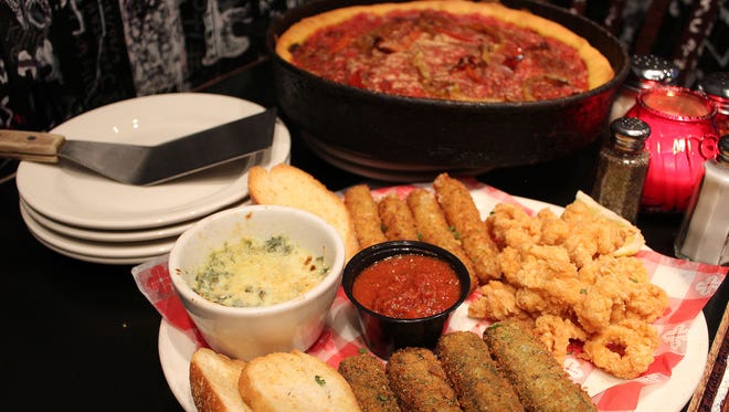 Iconic Chicago Pizzeria Gino S East Coming To Phoenix