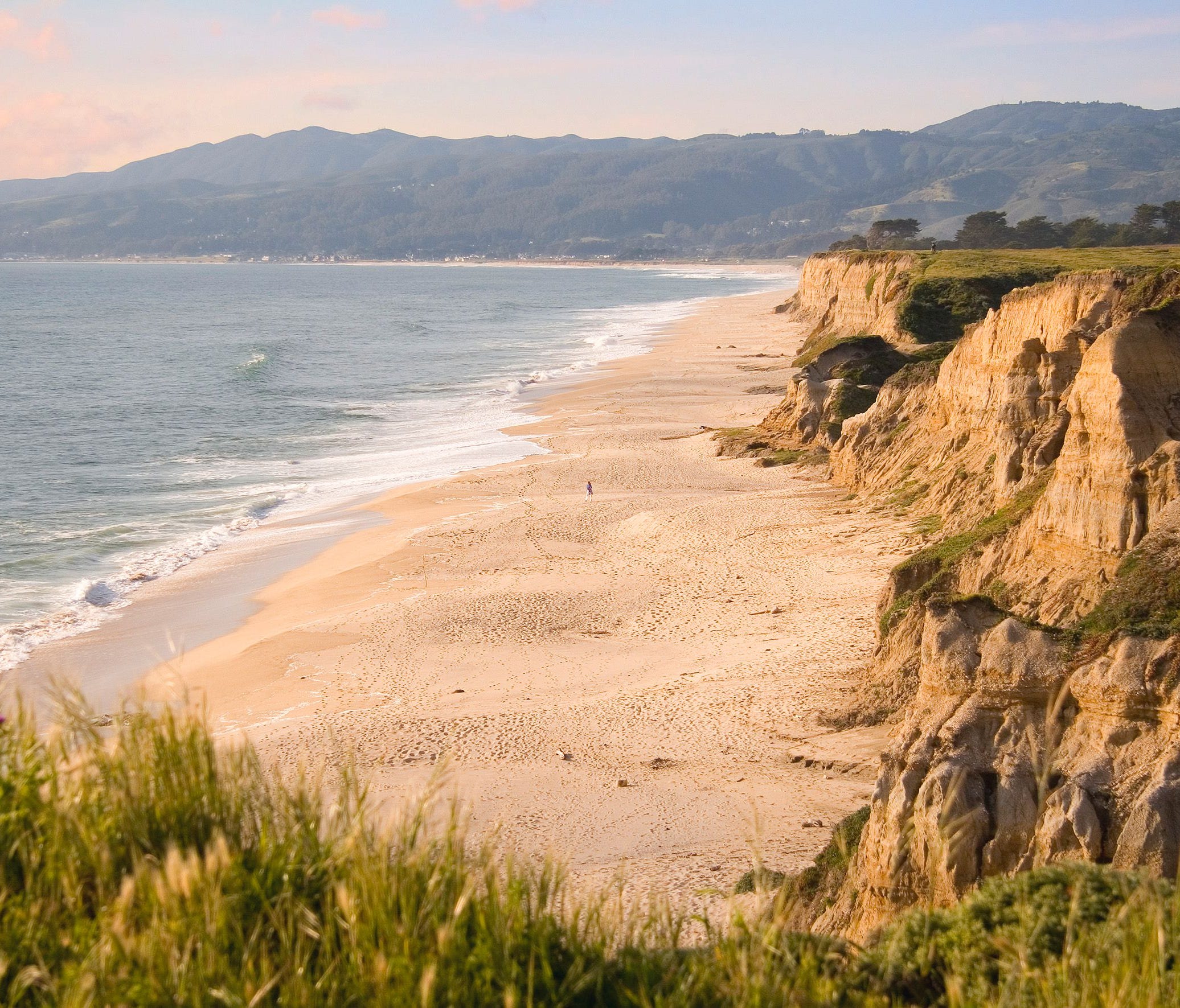Montarra Beach in Half Moon Bay provides astonishing views of the Pacific Ocean from its dramatic, wind-swept cliffs.