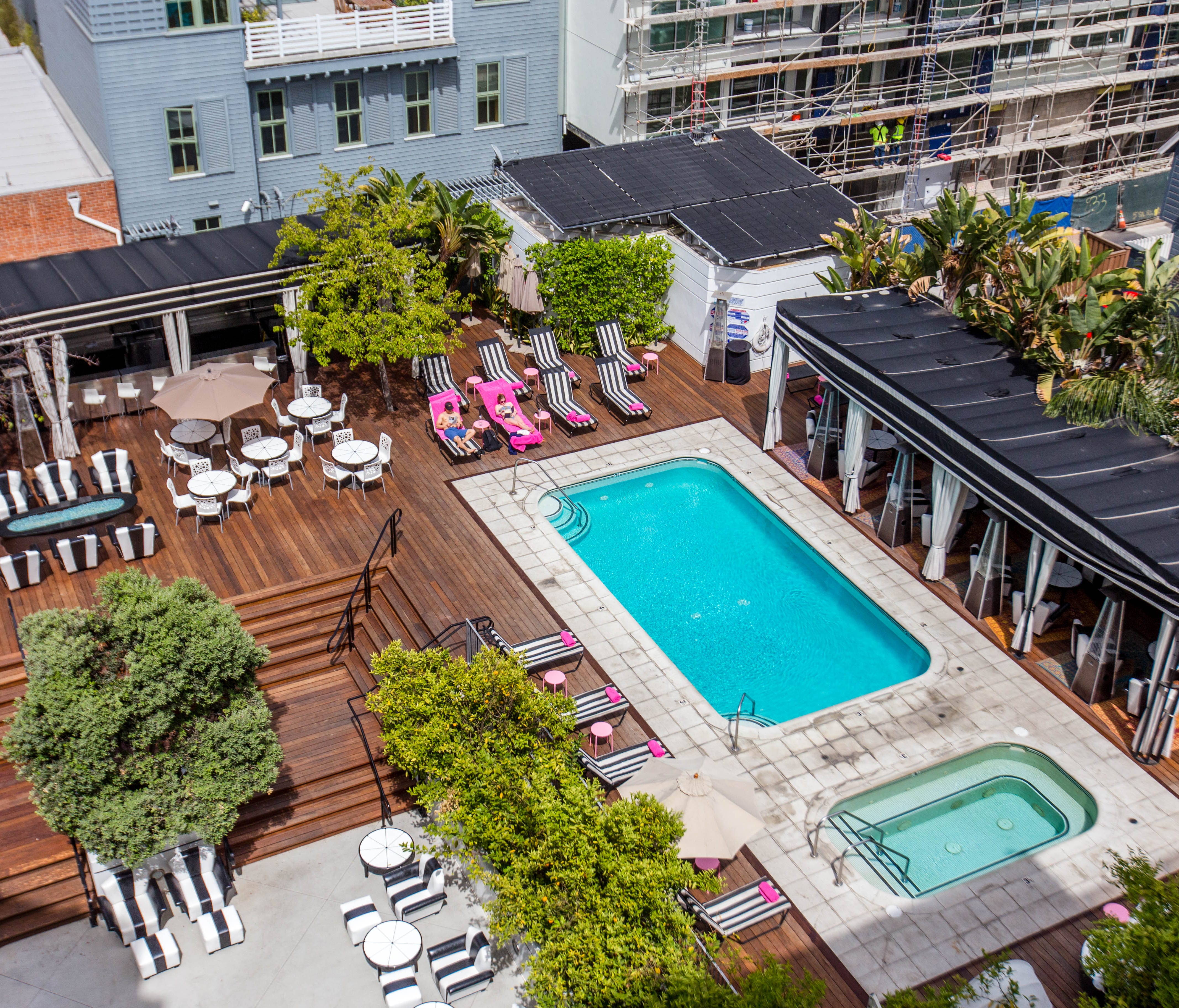 Hotel Shangri-La Santa Monica: Business travelers, families and leisure vacationers looking to party and sunbathe will all find something to suit their travel needs at this 70-room property. Originally built in 1939, this historic spot is situated fi