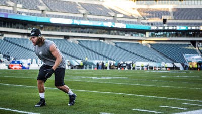 Linebacker Kiko Alonso works out before the Eagles' game against the Giants on Monday. He's hoping to return from a knee injury on Nov. 8.