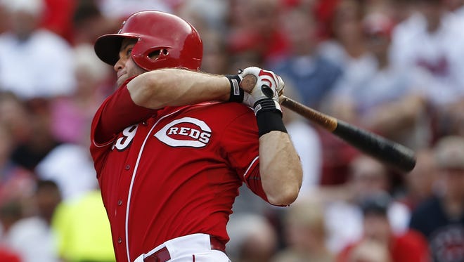 Catcher Devin Mesoraco signed a 4-year, $28 million contract with the Reds on Monday