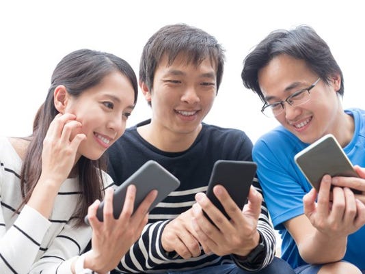3-people-looking-at-each-others-smartphones_large.jpg
