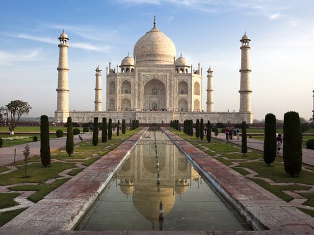 India S Taj Mahal Is Turning Green Because Of Pollution