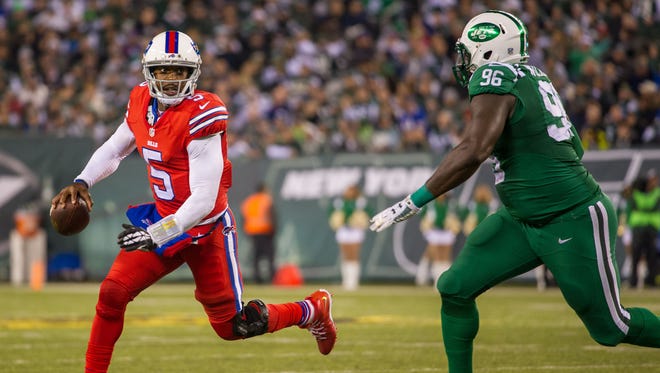 It's a color rush game between the Jets and Bills.