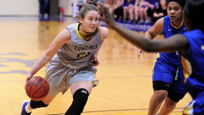 Hardin-Simmons' Kaitlyn Ellis drives the lane during Saturday afternoon's ASC contest against LeTourneau.