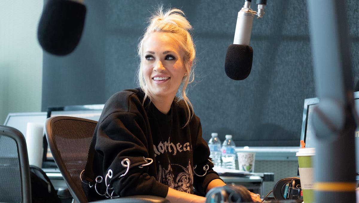 Carrie Underwood visits SiriusXM Nashville Studios days before sharing a full-face selfie. The singer appears to be healing well from her fall in November.