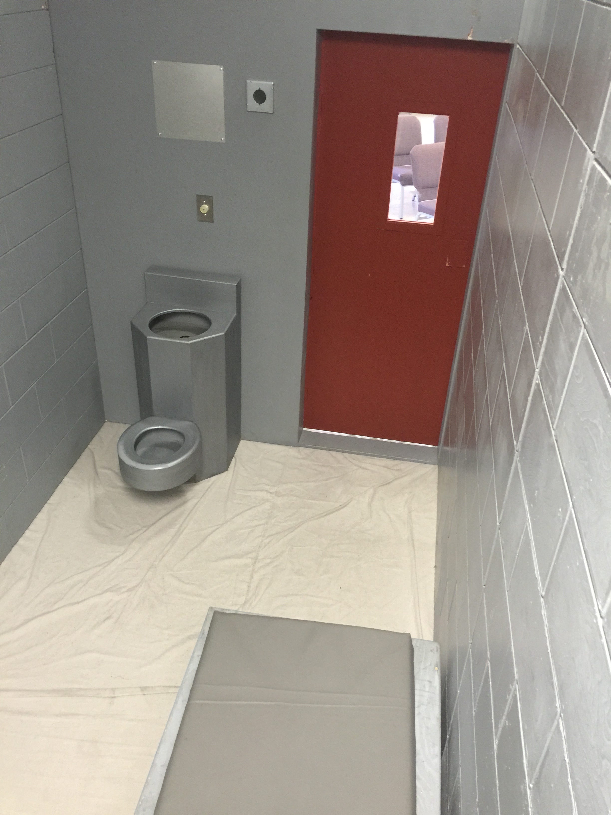 Experience Solitary Confinement At Uwfox