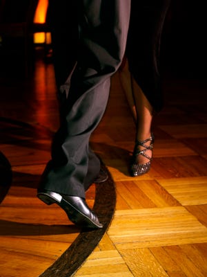 Tango dancers - feet