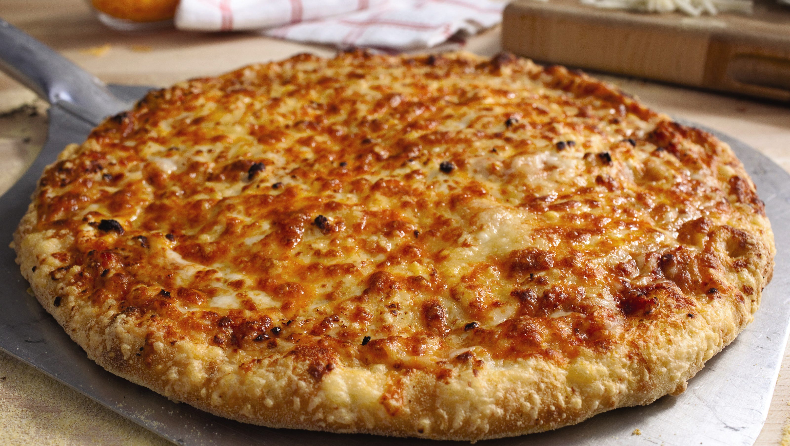 Калорийность пиццы 4 сыра. Пицца 4 сыра Доминос. Доминос сырная пицца. Пицца Пай Доминос. Пицца тонкий Корж.