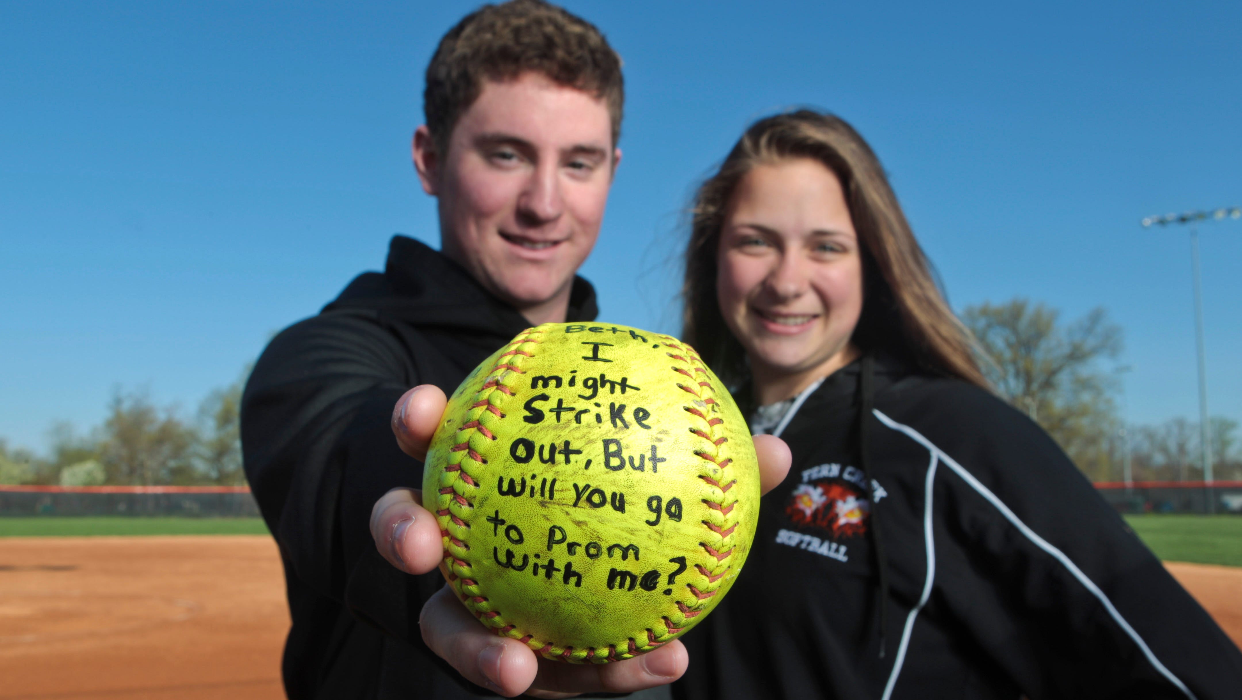 Promposals Becoming An Expected Part Of High School