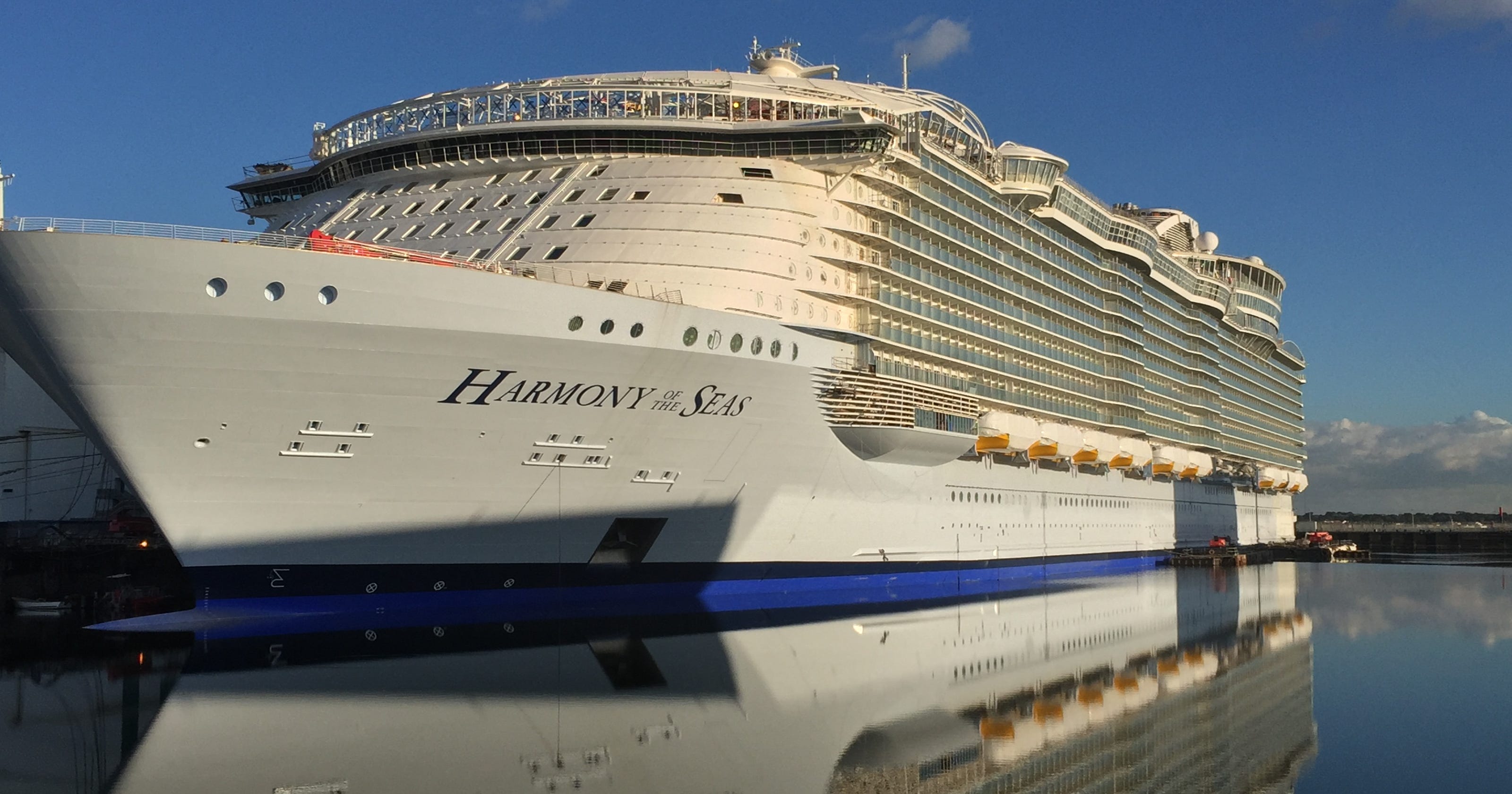 world's largest ever cruise ship sets sail