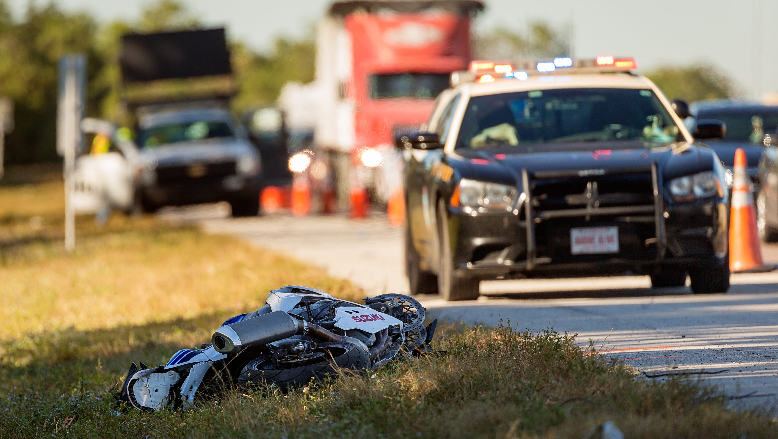 Motorcycle crash shuts down I-75