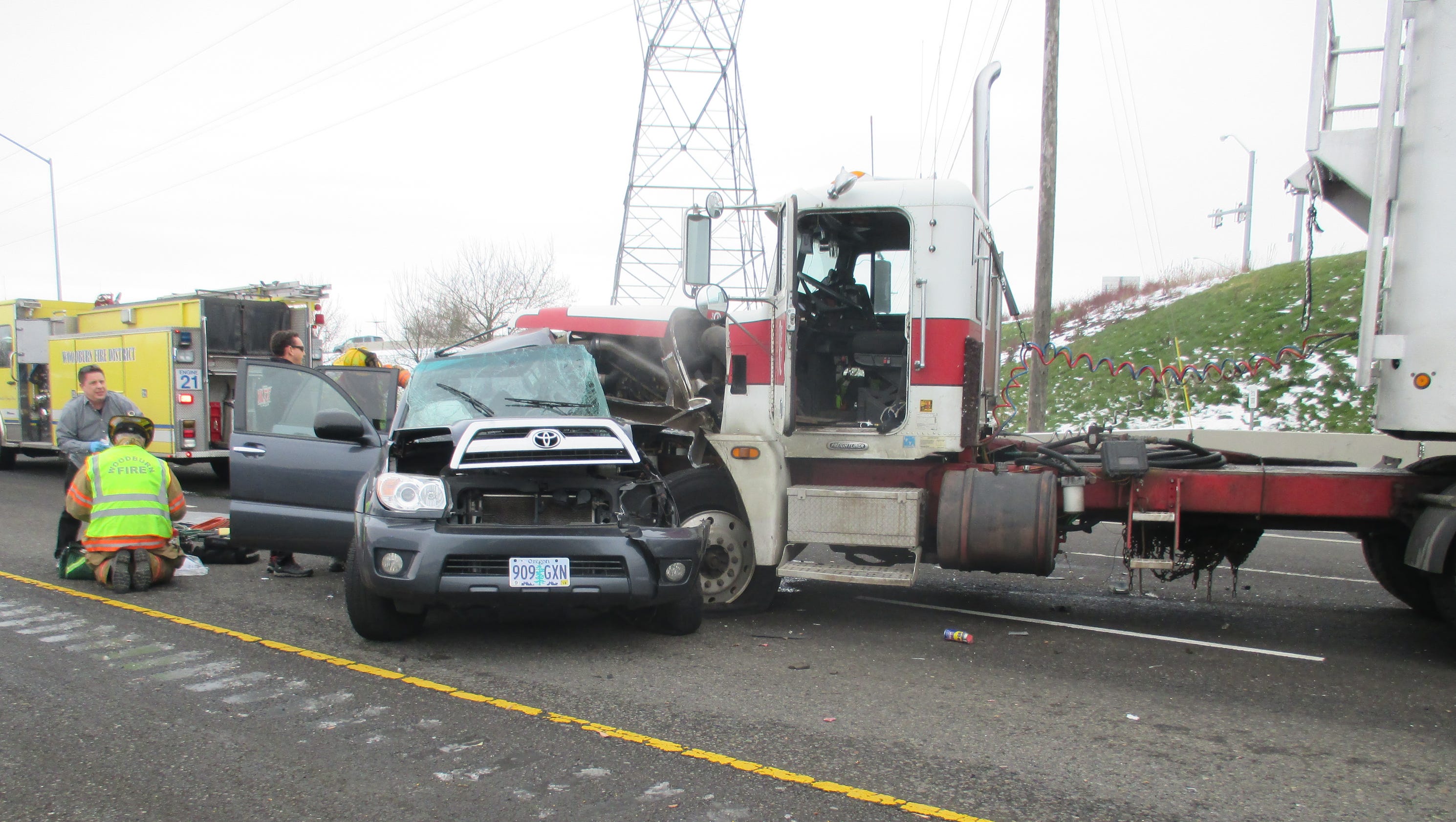Fatal crash on I5 snarls traffic near Woodburn