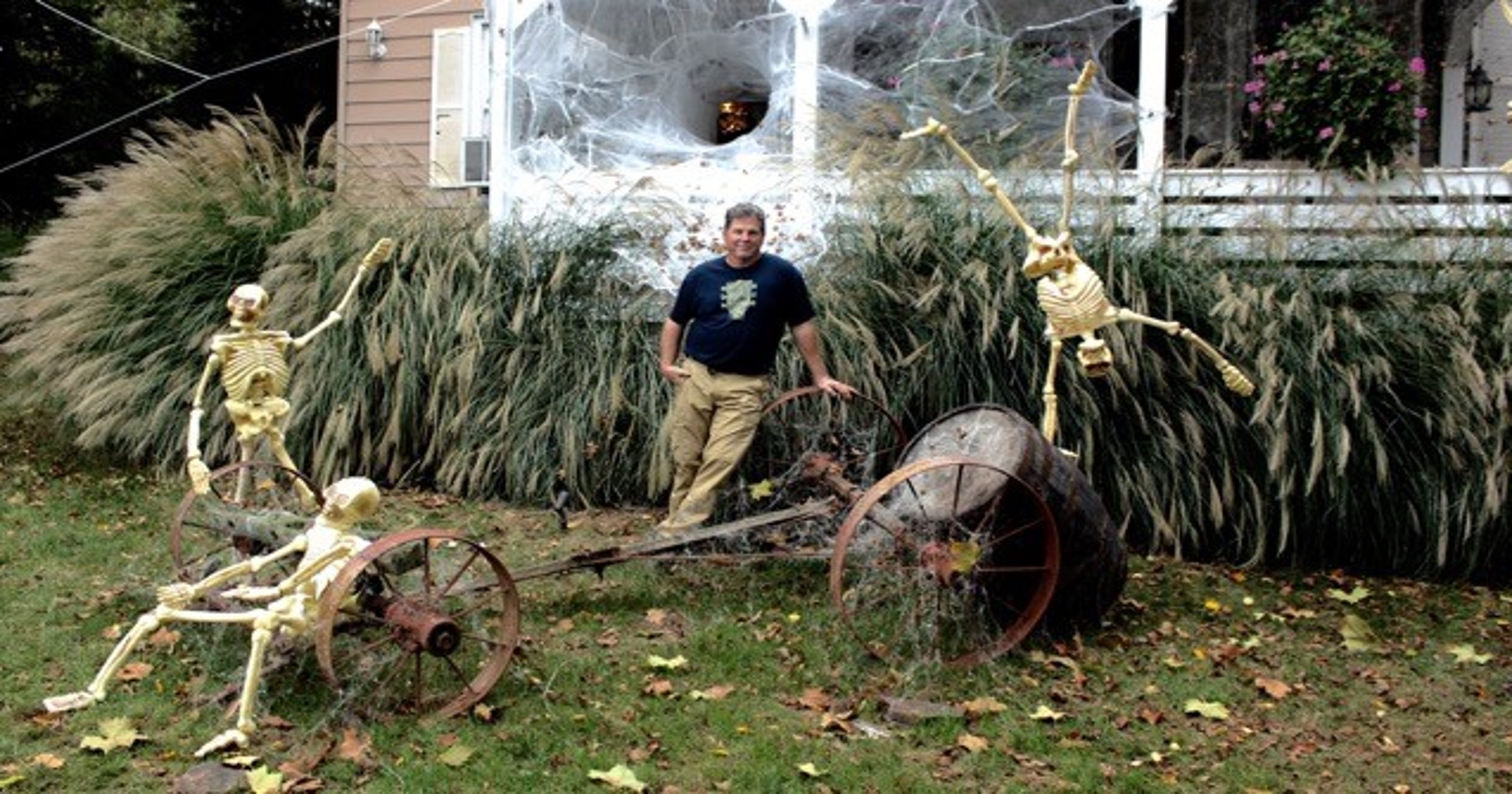 Bridgewater Halloween display attracts thousands