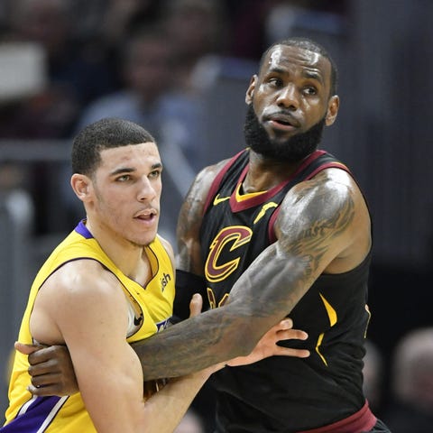 Los Angeles Lakers guard Lonzo Ball (2) defends...