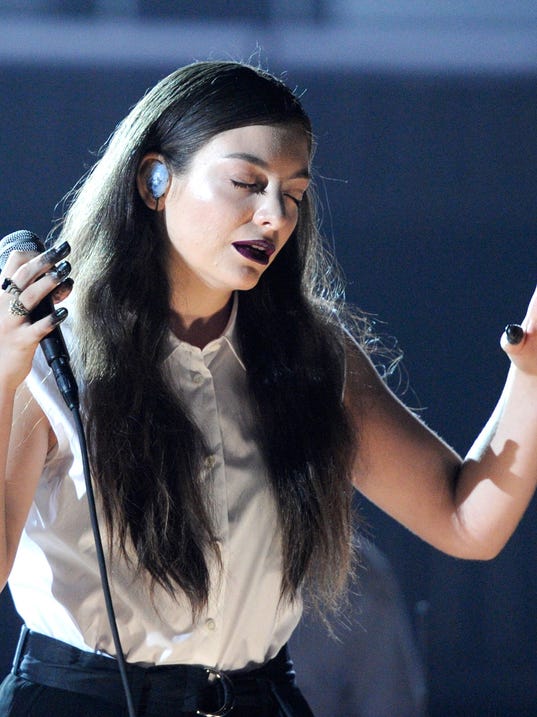 Lorde Puts Her Fingers On A New Trend