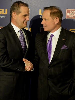 LSU defensive coordinator Kevin Steele, left, shakes hands with LSU head coach Les Miles during a news conference at LSU to announce Steele's hiring.