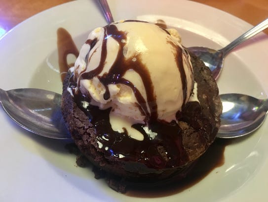 Review: Texas Roadhouse may be gimmicky, but it feels like ...