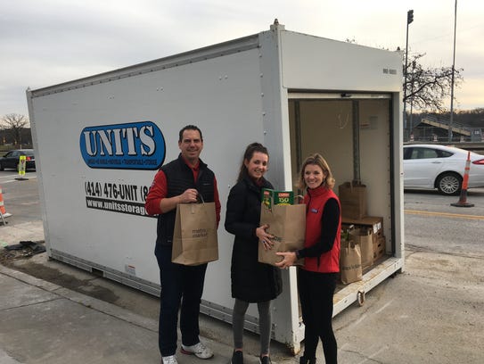UNITS Moving and Portable Storage of Milwaukee Sponsor Holiday Food Drive