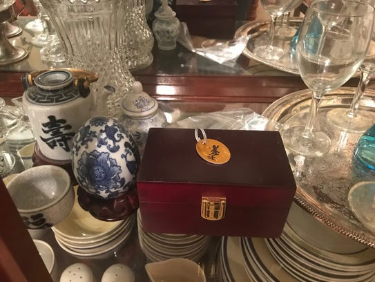 Jennifer Burke placed Hippie Chick's tag atop the box