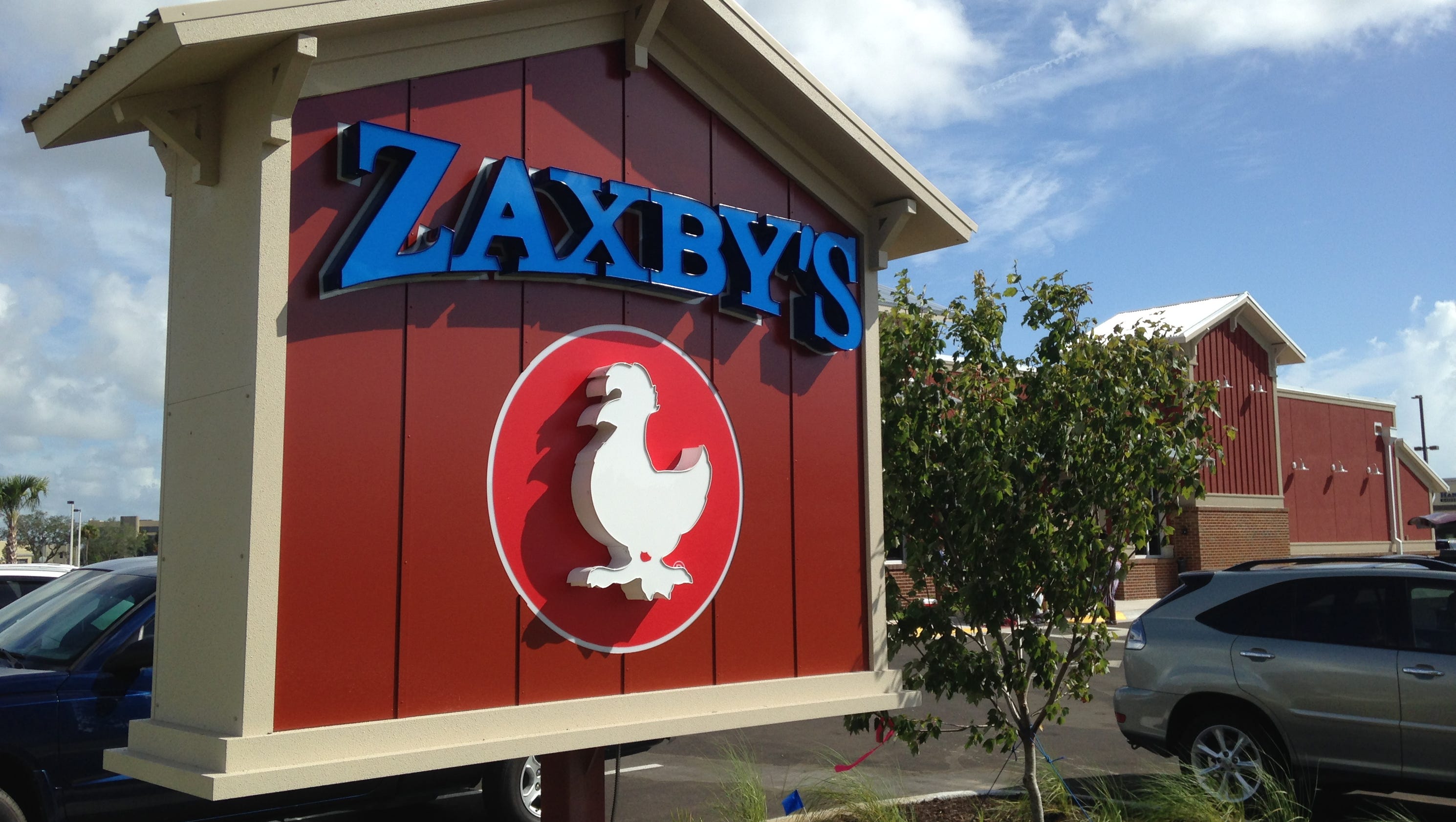 zaxbys chicken opening draws crowd