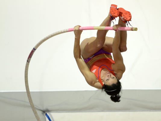 Jenn Suhr sets women's indoor pole vault record