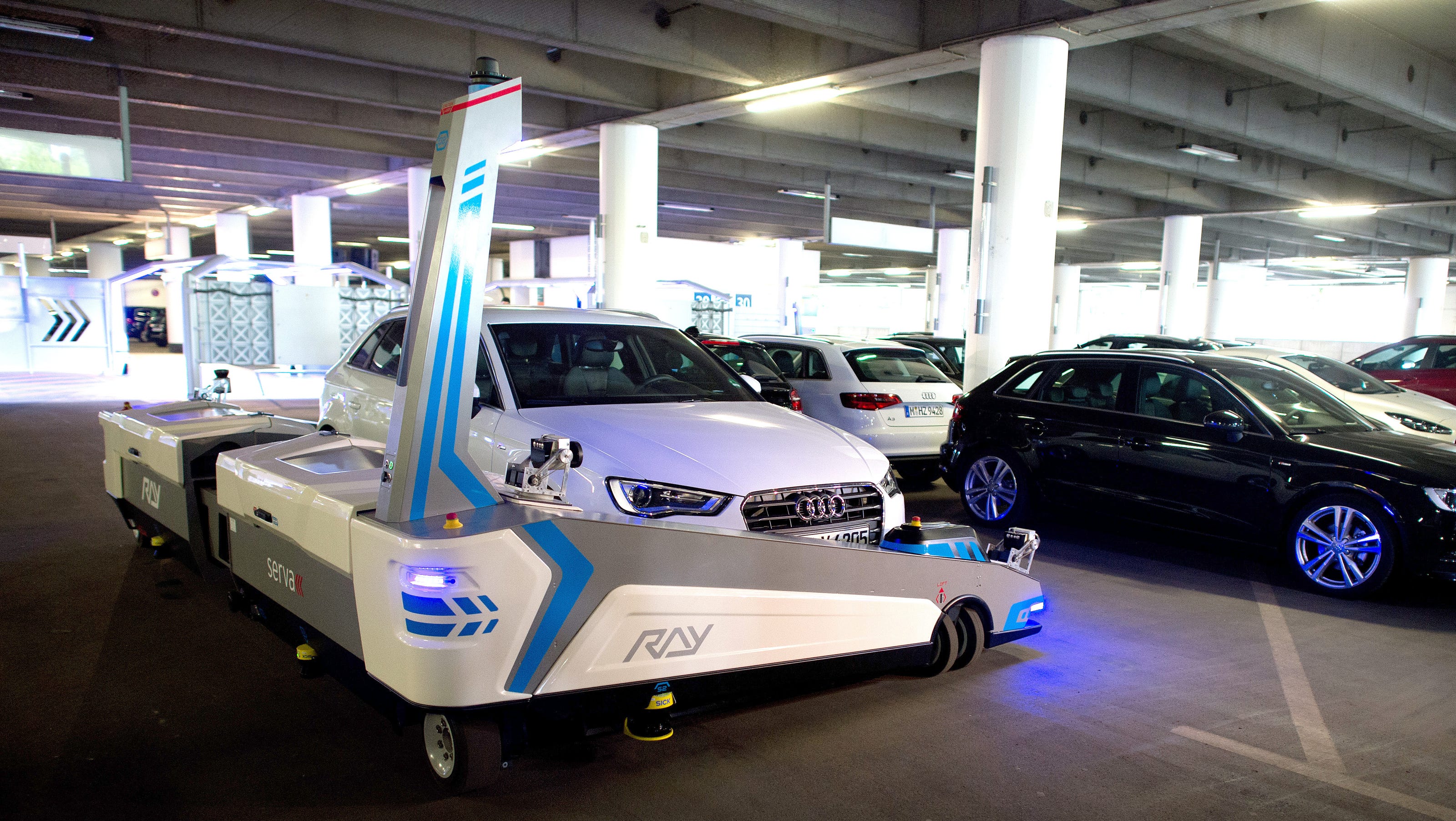 Машины в аэропорту Машины в аэропорту