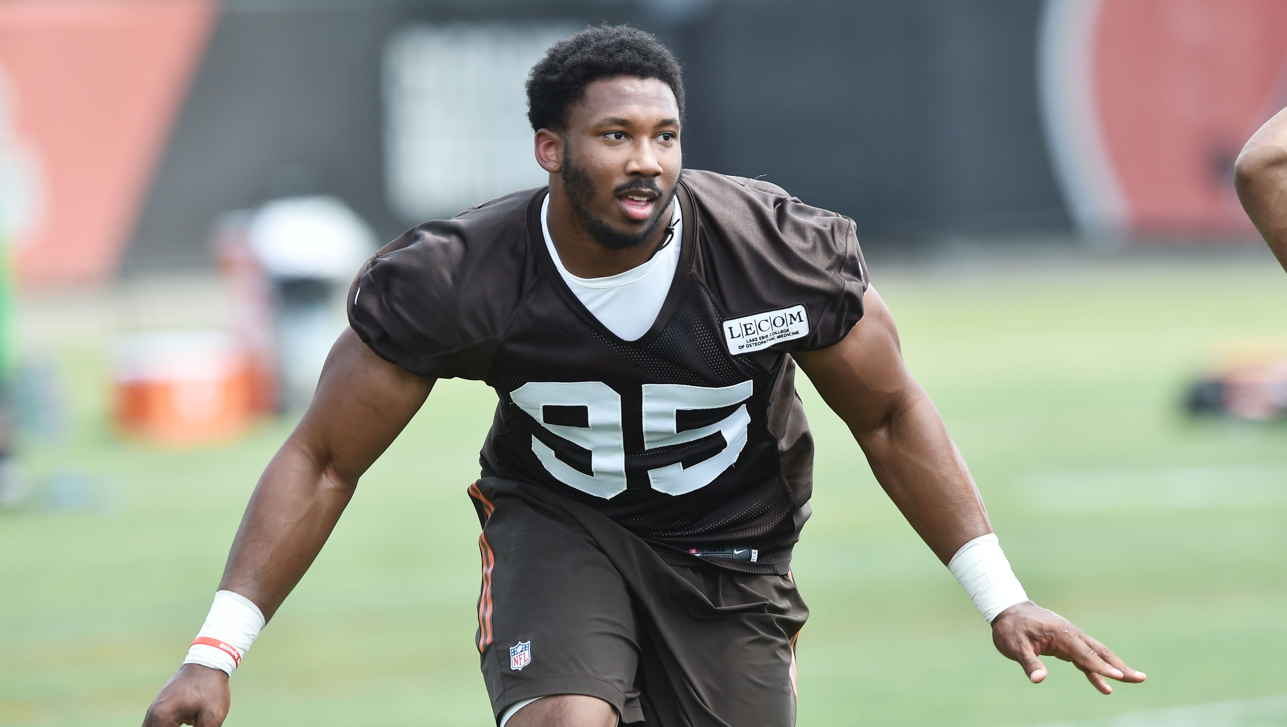 Browns announce that No. 1 overall pick Myles Garrett has sprained foot