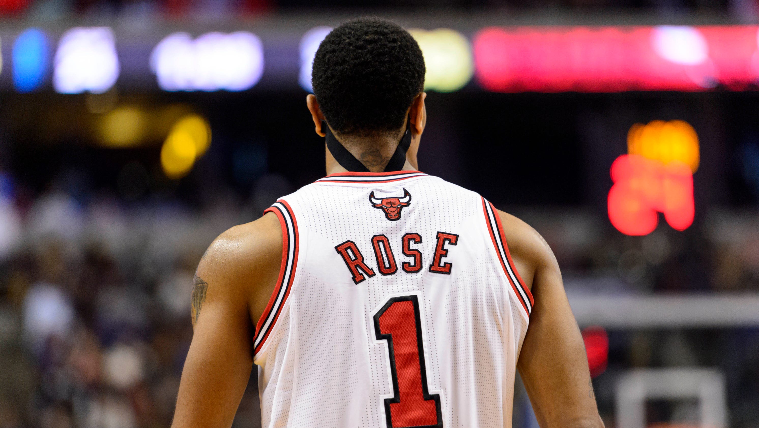 NBA backs off kinesio tape ban for Derrick Rose, others