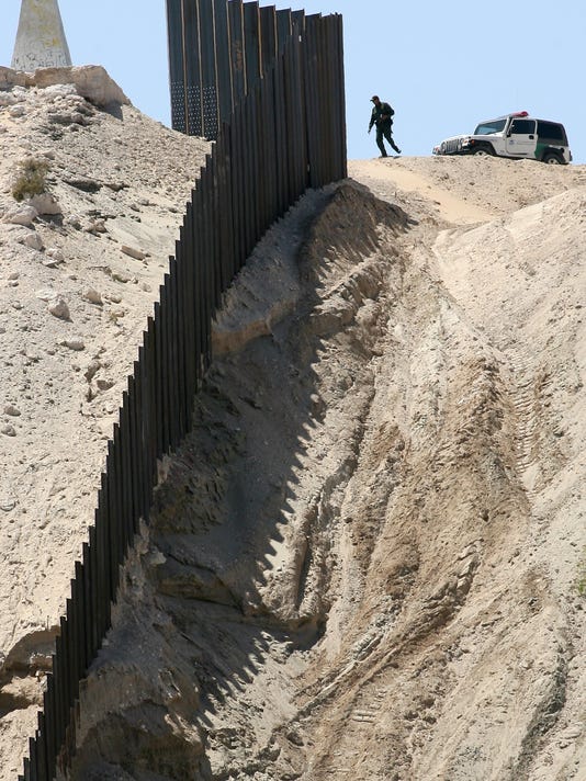 5 arrested after climbing border fence