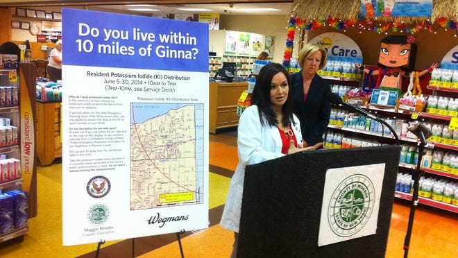 
Jennifer Lang, supervising pharmacist at the Eastway Wegmans in Webster, and Monroe County Executive Maggie Brooks announce the availability of the new pills. 
