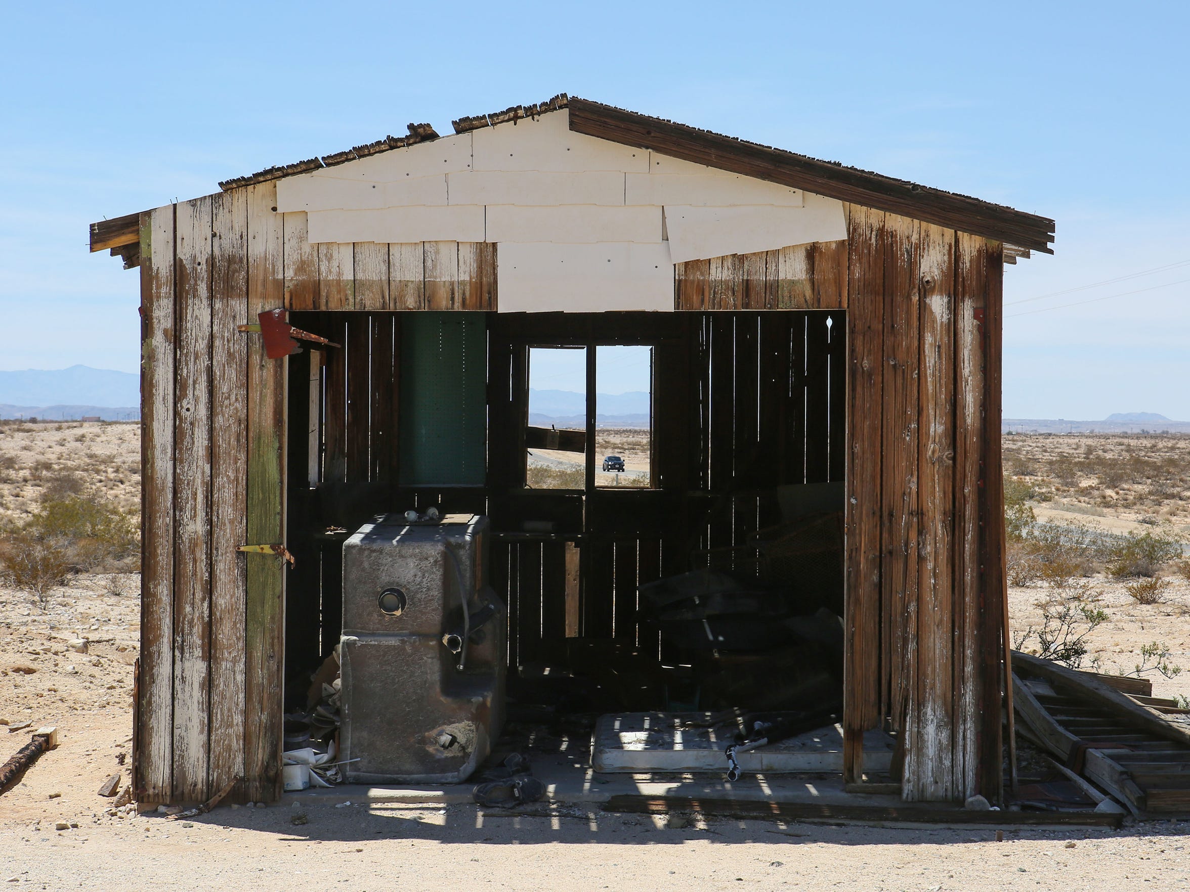 Wonder Valley life threatened by nature, the authorities and tourists
