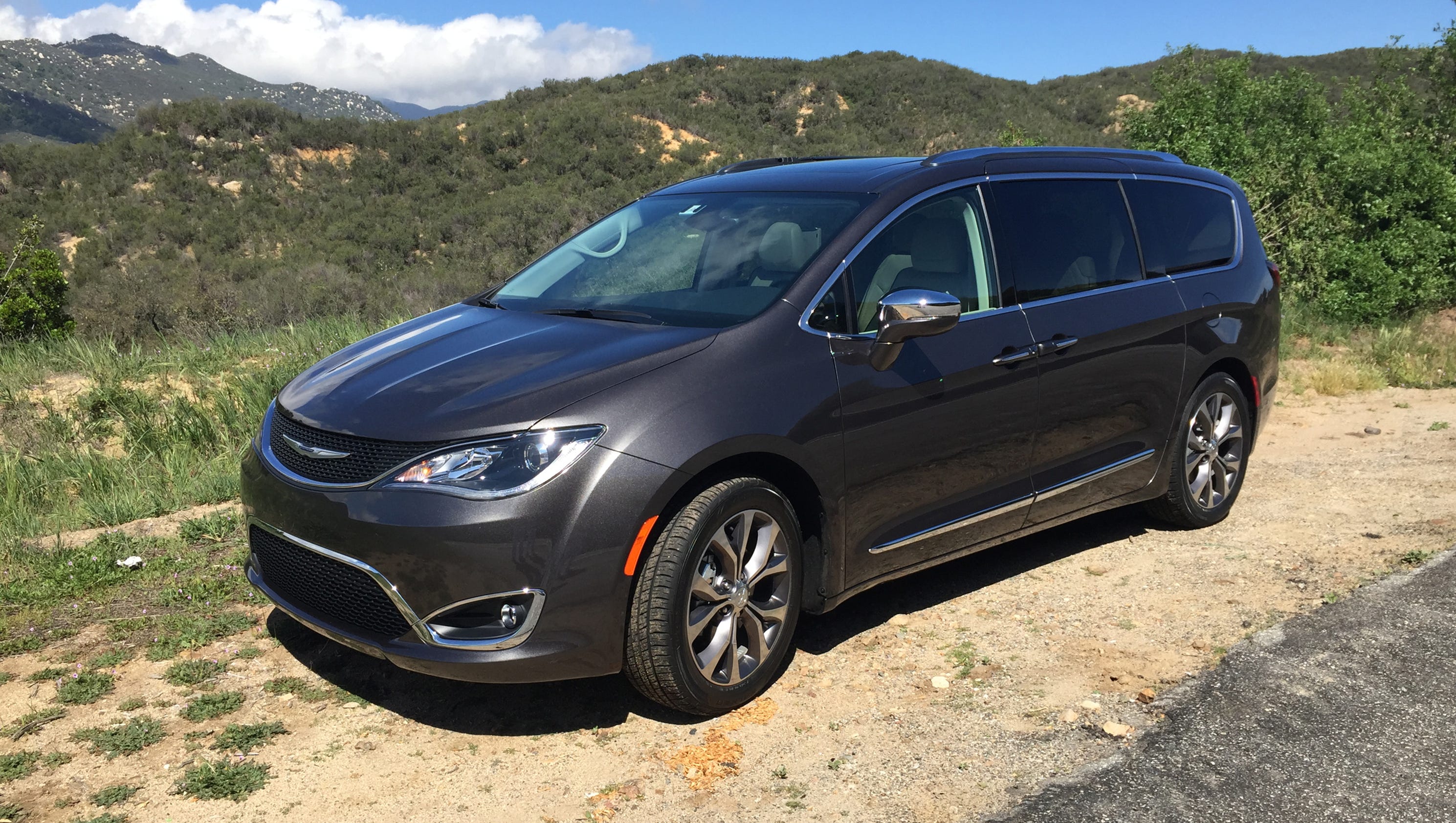 Photos 2017 Chrysler Pacifica Minivan