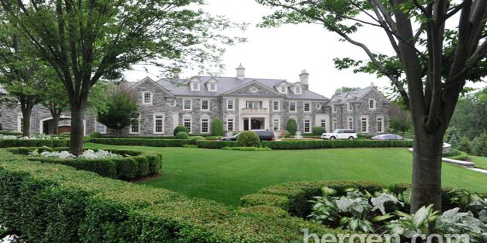 Alpine Nj 33 Million Stone Mansion Hasn T Sold For A Decade