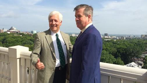 Karl Dean, right, stands with Belmont University President Bob Fisher.
