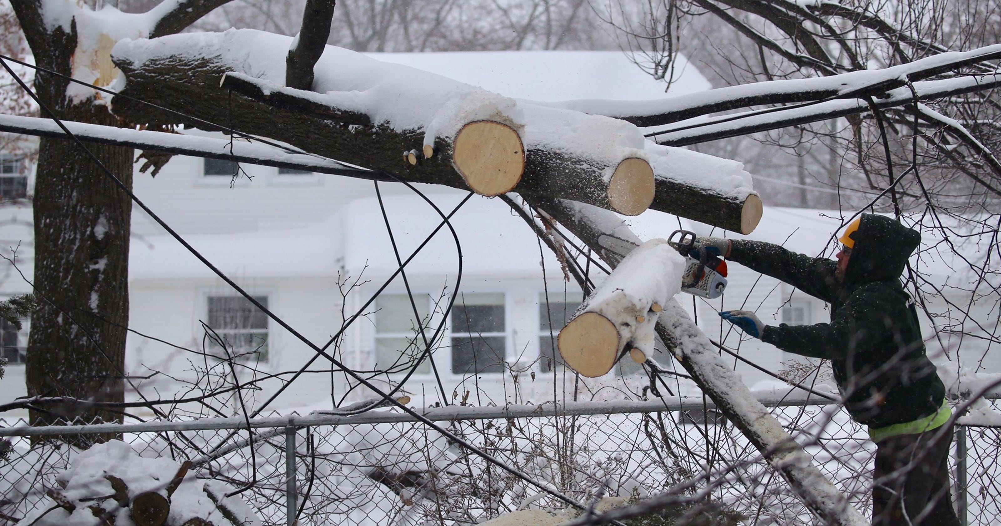 Rochester Weather Snowstorm creates treacherous commute, power outages