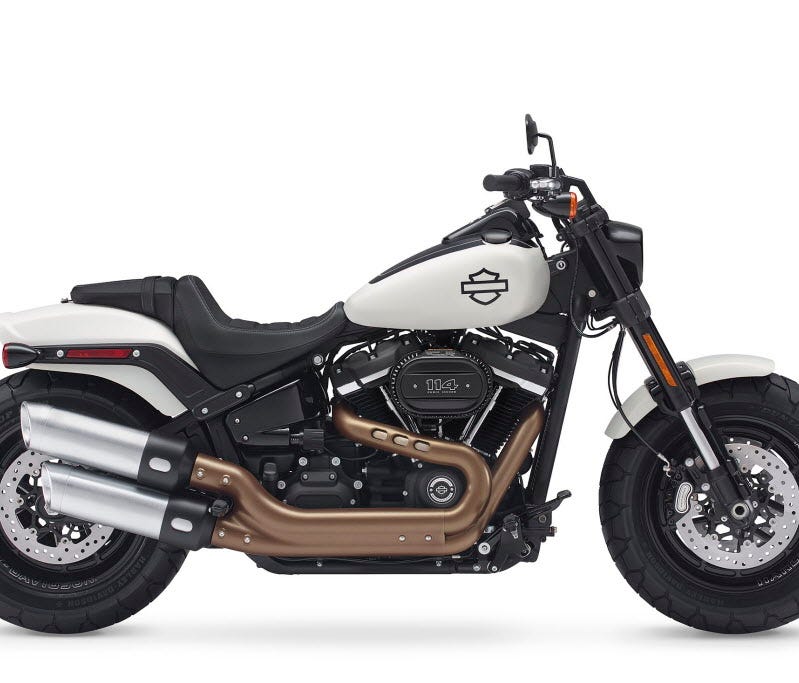 2018 FXFBS Fat Bob 114. Softail.Fat Bob: The Fat Bob has a 2-1-2 upswept exhaust, with a custom finish, weighs 33 pounds less than the previous model, and has inverted 43 mm cartridge-style front forks.