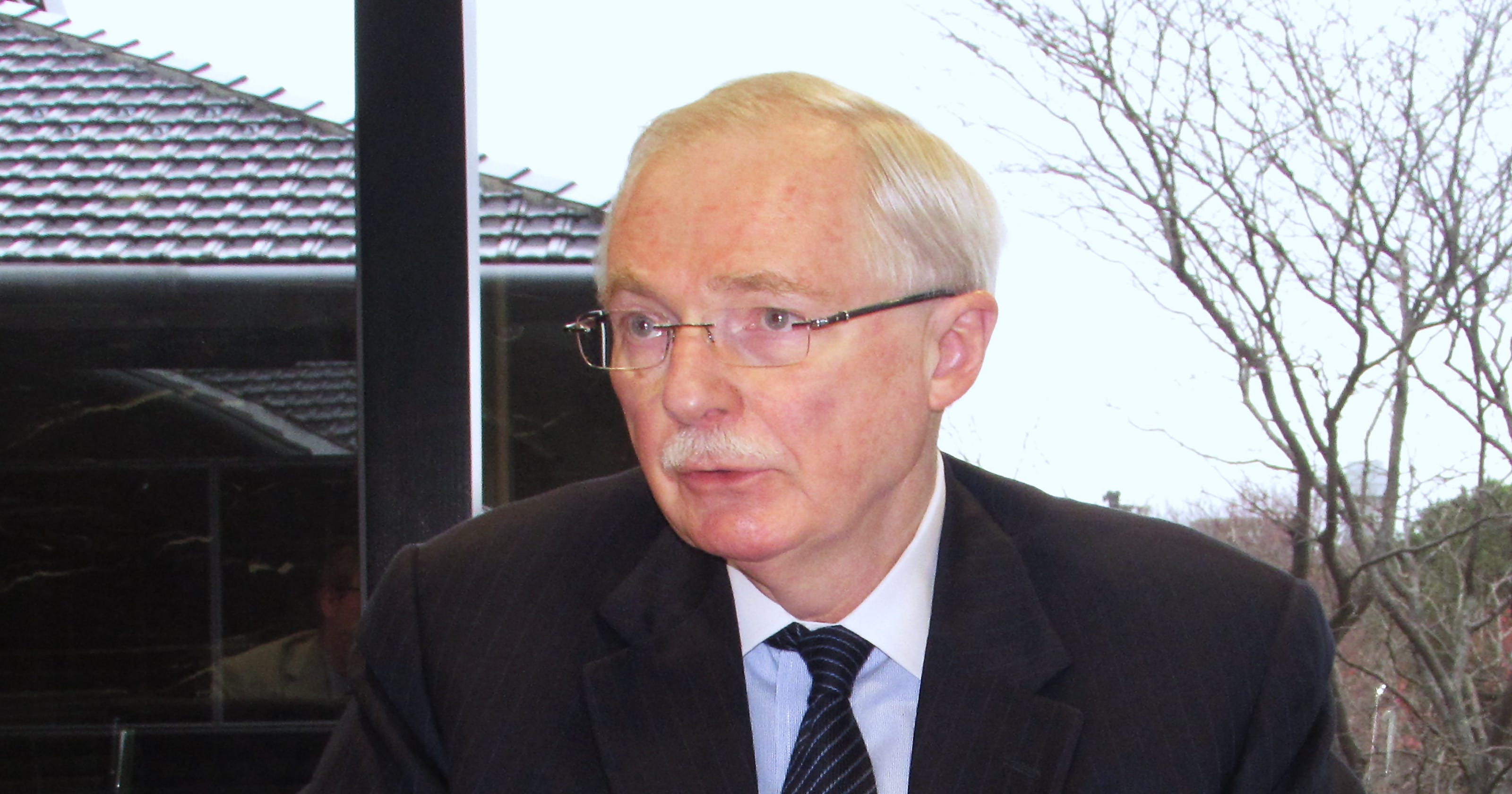 Corning Inc. vice chairman winds down four decades