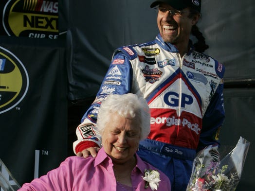 Richard Petty returns to track after wife's death